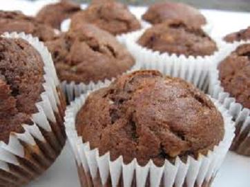 Muffinki czekoladowe z bananami i białą czekoladą