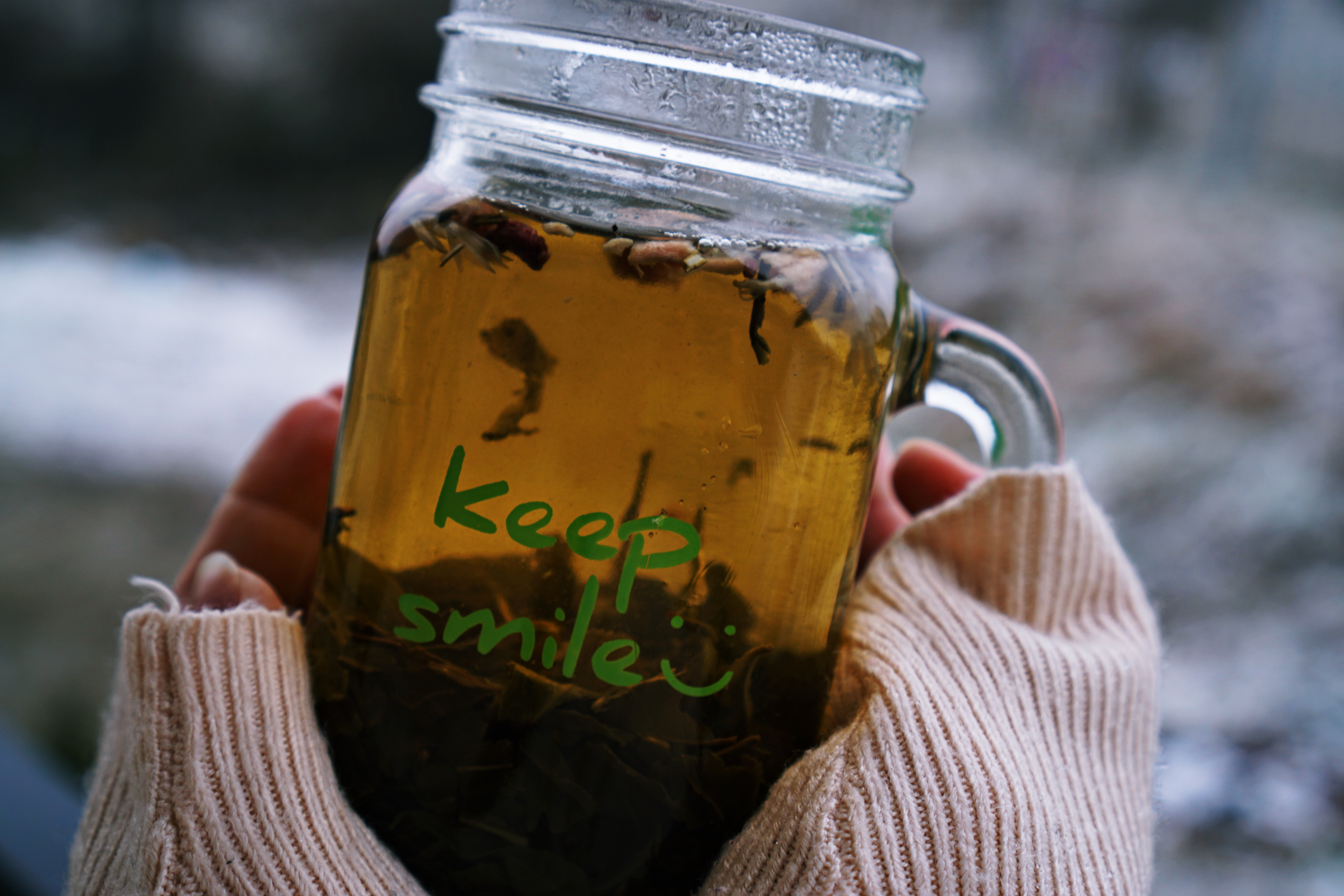 Niespodziewany powrót zimy? Rozgrzejcie się aromatycznymi herbatami!